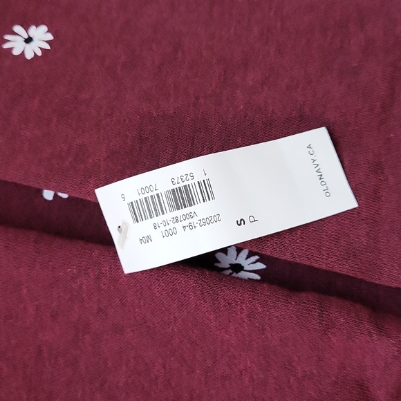 NWT! Burgundy Floral Sweatshirt! Size Small! - Picture 2 of 8